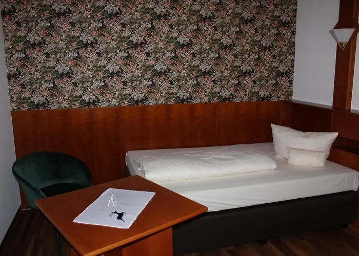 Hotel & Landgasthof Forsthof فندق 3*
